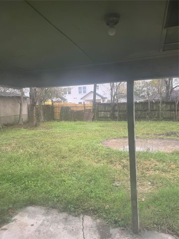 5950 Doolittle Boulevard, Houston, TX 77033