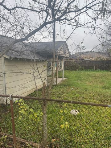 5950 Doolittle Boulevard, Houston, TX 77033