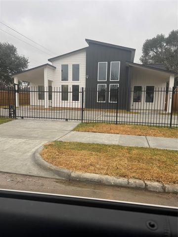 5950 Doolittle Boulevard, Houston, TX 77033