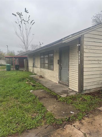 5950 Doolittle Boulevard, Houston, TX 77033