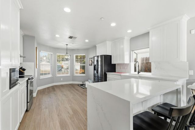 6203 W San Madele Avenue, Fresno, CA 93723