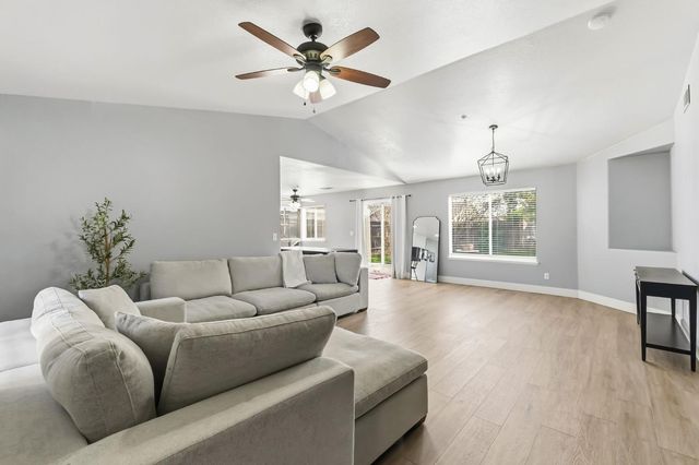 6203 W San Madele Avenue, Fresno, CA 93723