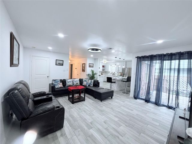 5420 Avenue O, Galveston, TX 77551