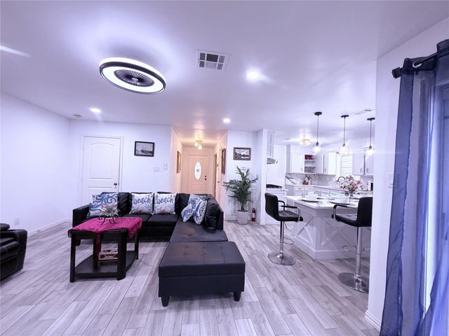 5420 Avenue O, Galveston, TX 77551