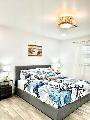 5420 Avenue O, Galveston, TX 77551