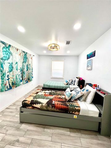 5420 Avenue O, Galveston, TX 77551