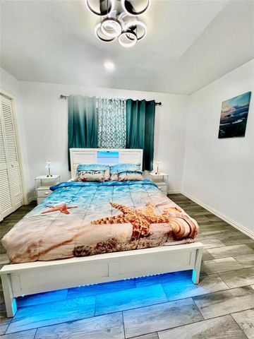 5420 Avenue O, Galveston, TX 77551