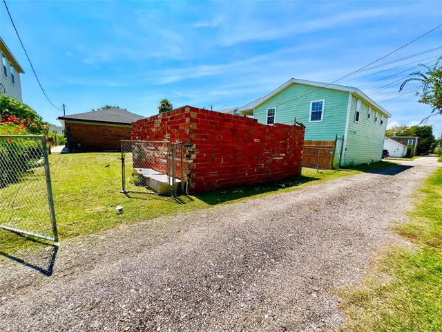 5420 Avenue O, Galveston, TX 77551