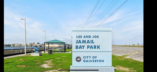 5420 Avenue O, Galveston, TX 77551