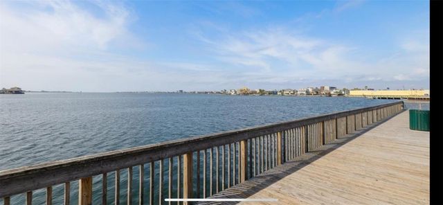 5420 Avenue O, Galveston, TX 77551