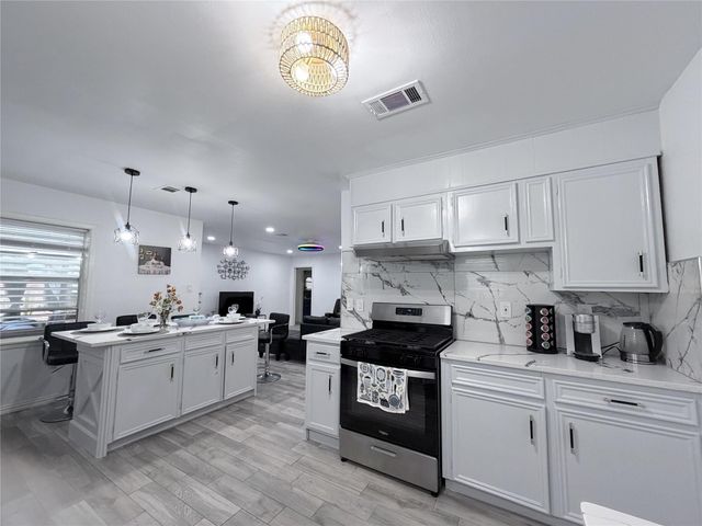 5420 Avenue O, Galveston, TX 77551