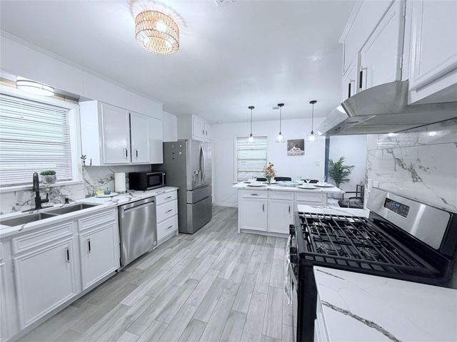 5420 Avenue O, Galveston, TX 77551