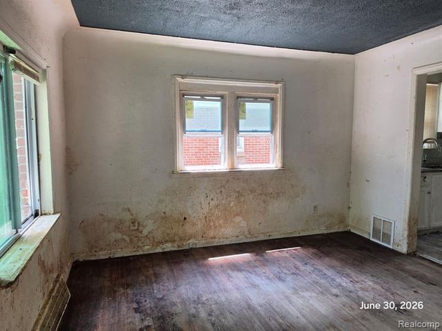 18675 Avon Avenue, Detroit, MI 48219