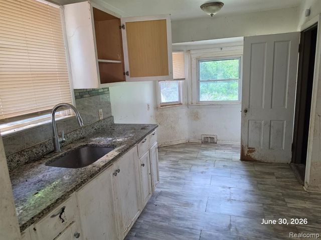 18675 Avon Avenue, Detroit, MI 48219