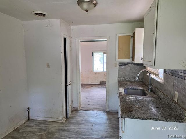 18675 Avon Avenue, Detroit, MI 48219