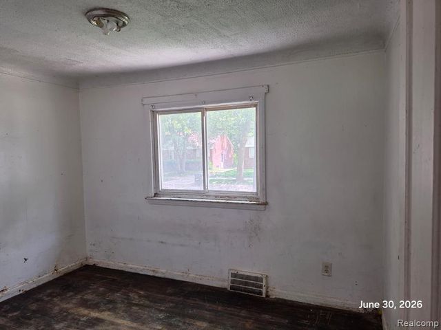 18675 Avon Avenue, Detroit, MI 48219