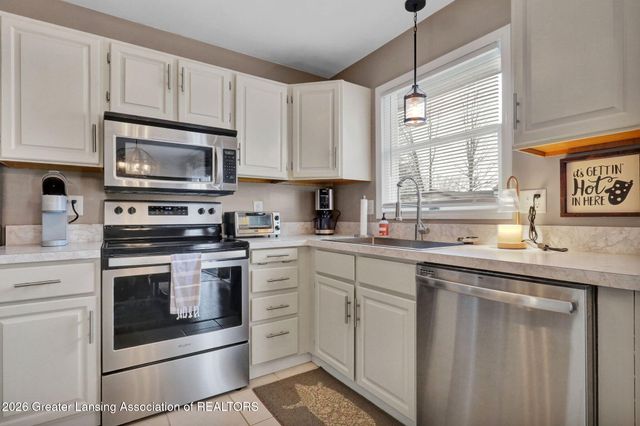 1078 Brookside Drive, Grand Ledge, MI 48837