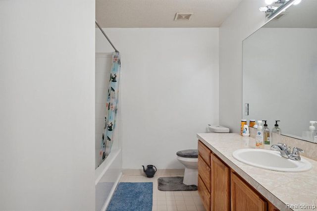 435 Carson Drive, Westland, MI 48185