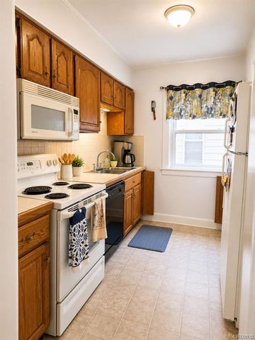 903 E 3rd Street, Royal Oak, MI 48067