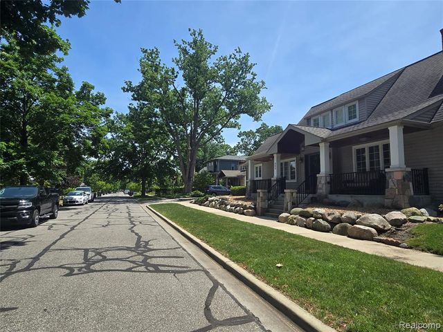 903 E 3rd Street, Royal Oak, MI 48067