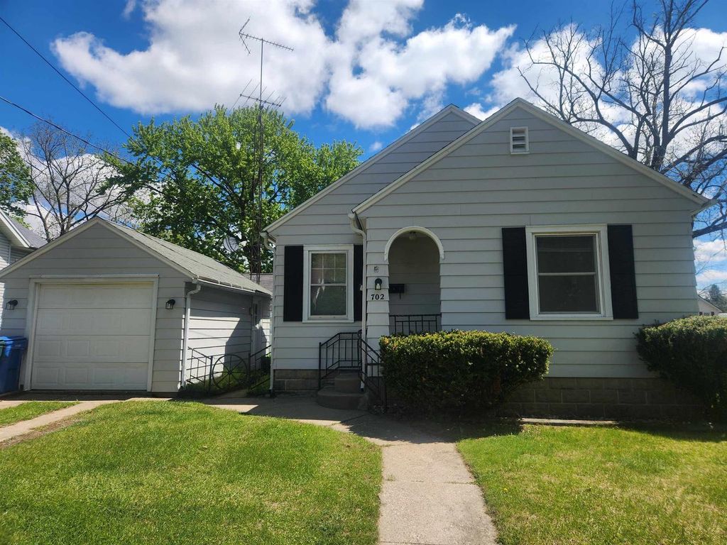 702 Ridge Street, Baraboo, WI 53913