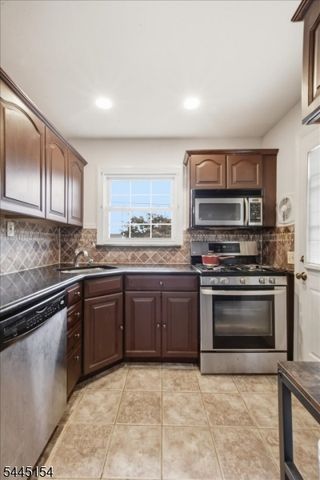 208 Baldwin Ave, New Milford Boro, NJ 07646