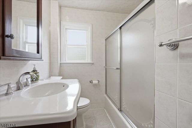 208 Baldwin Ave, New Milford Boro, NJ 07646