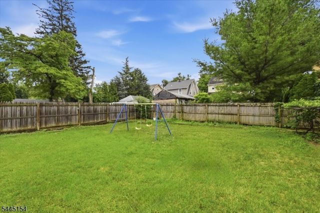 208 Baldwin Ave, New Milford Boro, NJ 07646