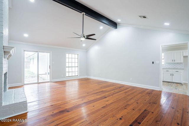 213 Presbytere Parkway, Lafayette, LA 70503