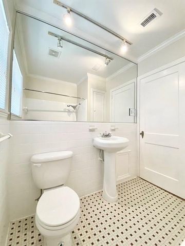 4102 Yupon Street, Houston, TX 77006