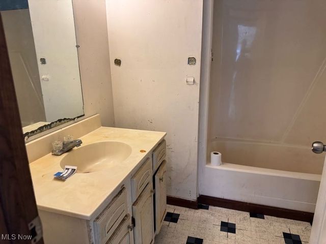 675 Jefferson Avenue, Cambridge, OH 43725