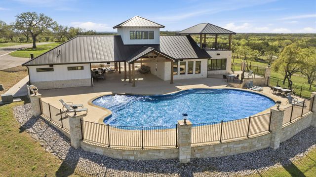 4 Creek Hollow WAY, Spicewood, TX 78669