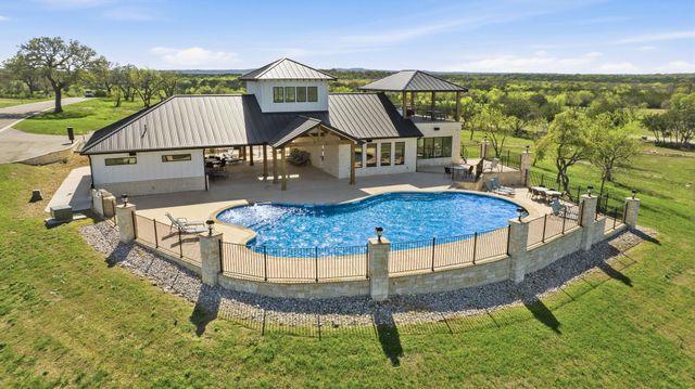 4 Creek Hollow WAY, Spicewood, TX 78669