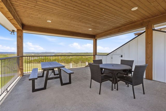 4 Creek Hollow WAY, Spicewood, TX 78669