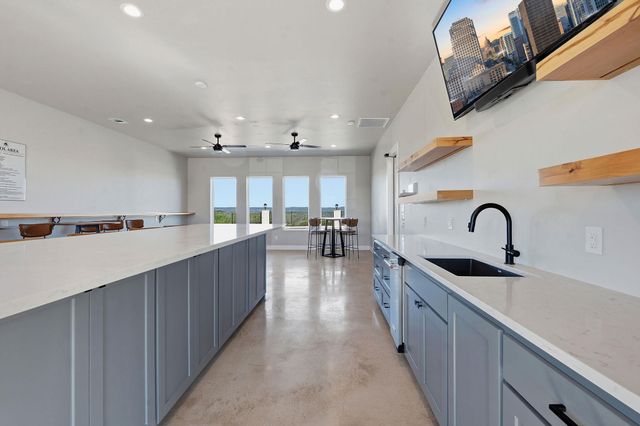 4 Creek Hollow WAY, Spicewood, TX 78669