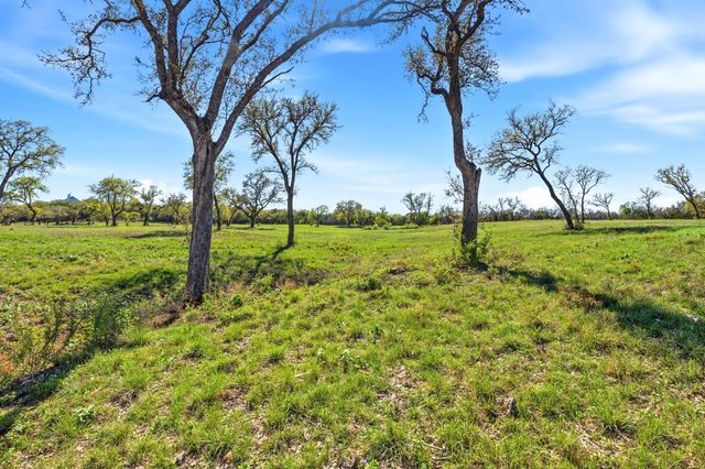 4 Creek Hollow WAY, Spicewood, TX 78669