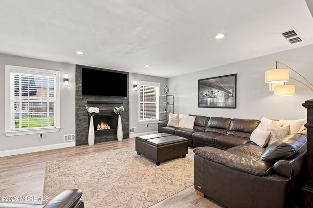 24 Crater Lake Road, Howell, NJ 07731