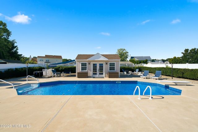 24 Crater Lake Road, Howell, NJ 07731