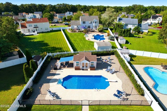 24 Crater Lake Road, Howell, NJ 07731