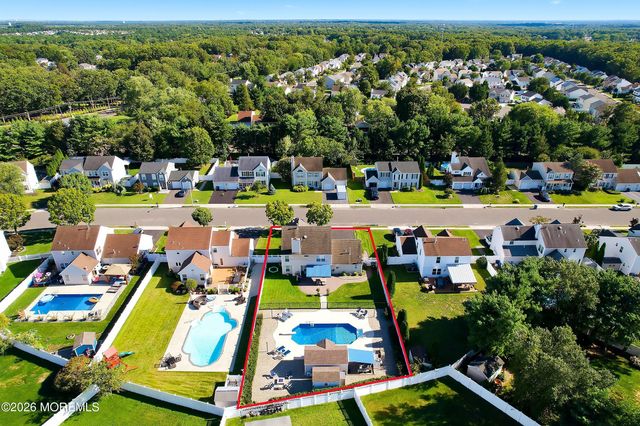 24 Crater Lake Road, Howell, NJ 07731