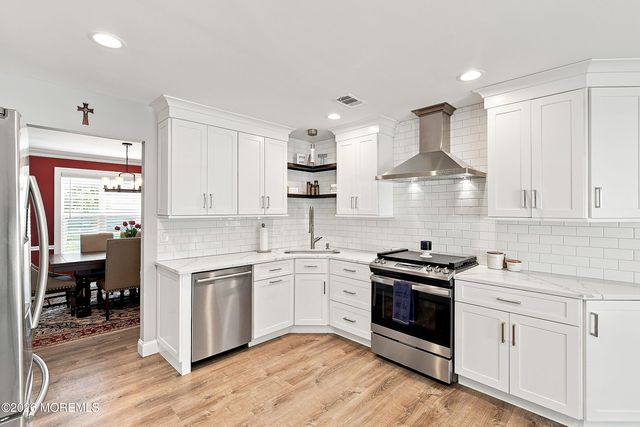 24 Crater Lake Road, Howell, NJ 07731