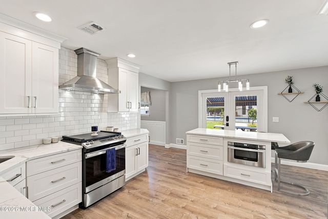 24 Crater Lake Road, Howell, NJ 07731