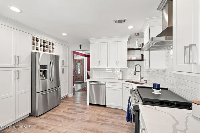 24 Crater Lake Road, Howell, NJ 07731