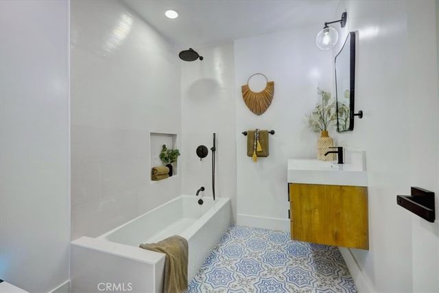 3738 Gondar, Long Beach, CA 90808