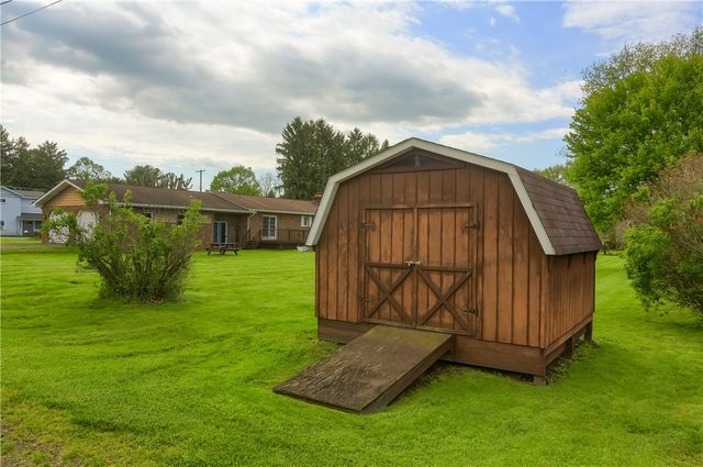519 Oswald St, Wayne Twp, PA 16157