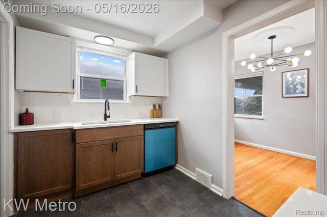654 Kings Highway, Lincoln Park, MI 48146