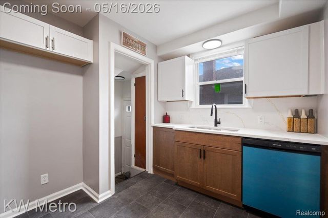 654 Kings Highway, Lincoln Park, MI 48146