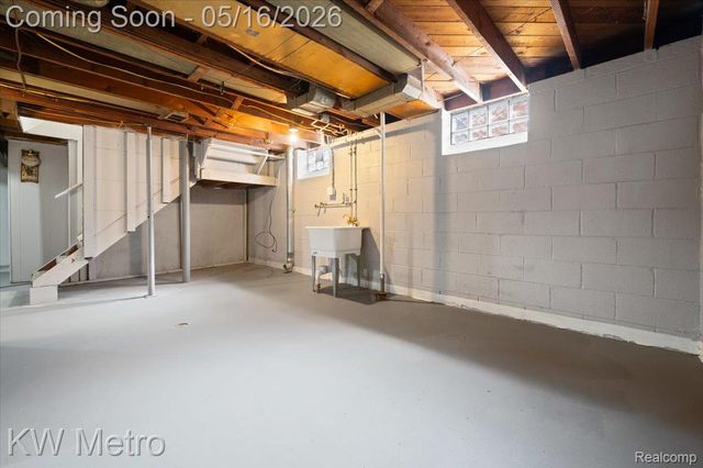 654 Kings Highway, Lincoln Park, MI 48146