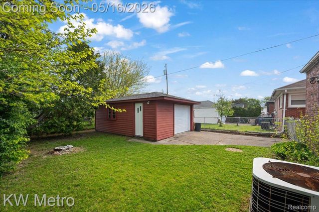 654 Kings Highway, Lincoln Park, MI 48146