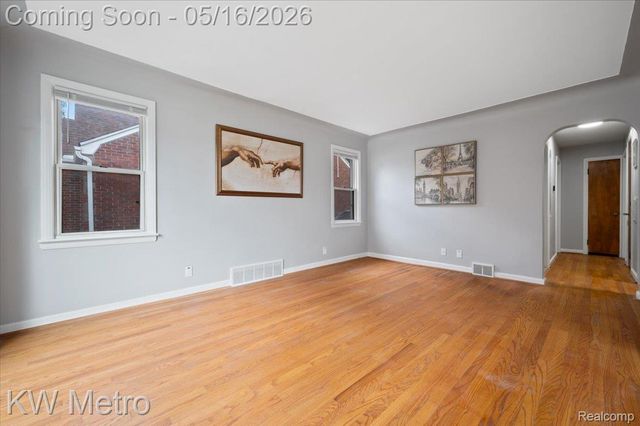 654 Kings Highway, Lincoln Park, MI 48146